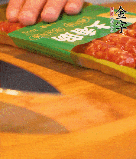 洋葱切丁，365英国上市
土香肠切片。