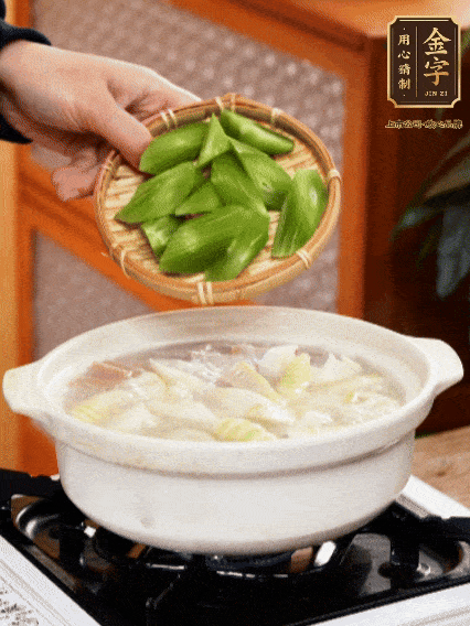 最后放莴笋继续炖3分钟